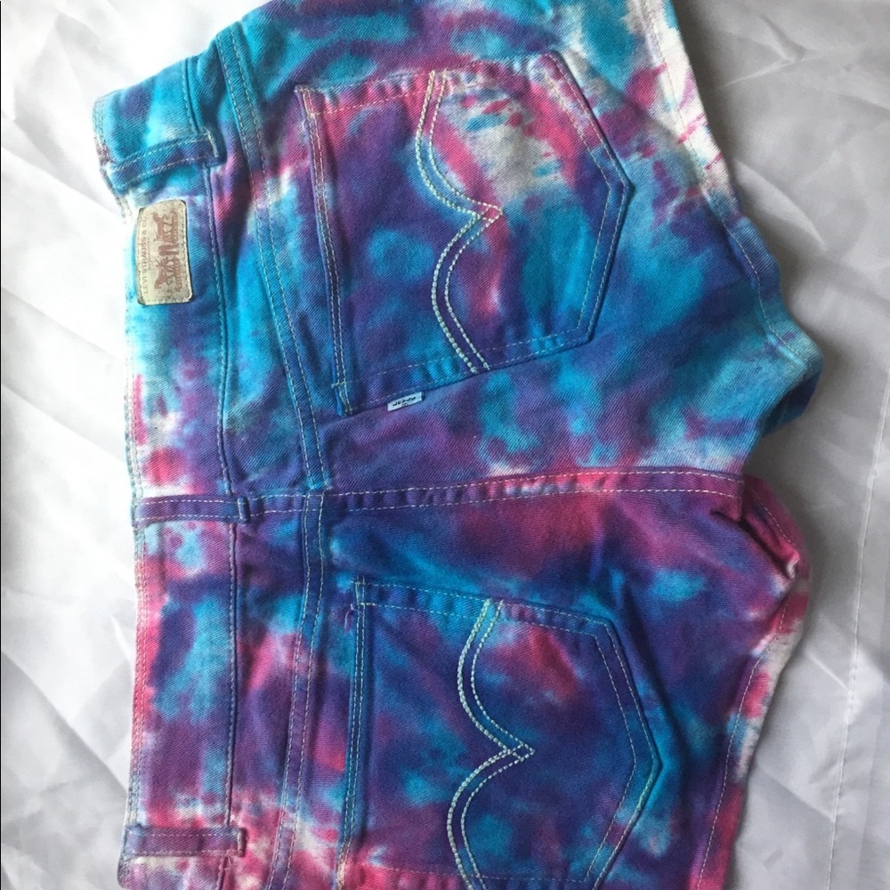 Levi’s Tie dye shorts